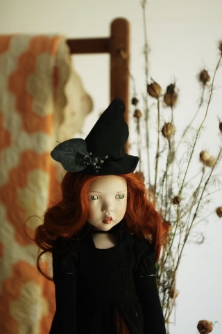 Picture of LE Fall 2024  – HEXE Winnie -55cm/21.5" - Exclusive to Earth Angels - IN STOCK