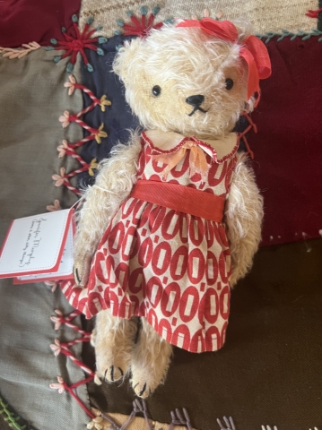 Picture of Lottie the Bear OOAK – 9” – by Jennifer Murphy