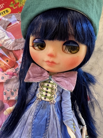 Picture of "Blueberry Muffin" Stock Curly Blue Babe  Custom Blythe by Cecilia Fioravanti  collab with Pumpkinbelle