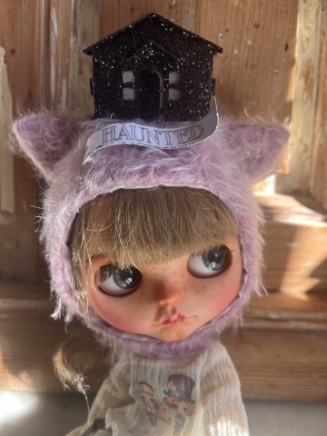 Picture of Haunted Helmet for Blythe - PINK - ooak by Ilaria Giostrella