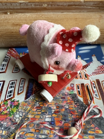 Picture of Piggy Porky Pig  - OOAK Wee Pulltoy - by Jody Battaglia 