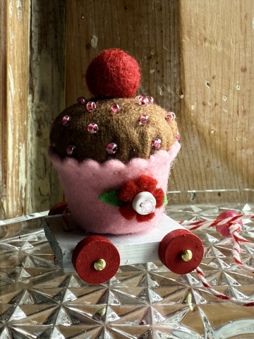 Picture of Choco Cakes - OOAK Wee Pulltoy - by Jody Battaglia 