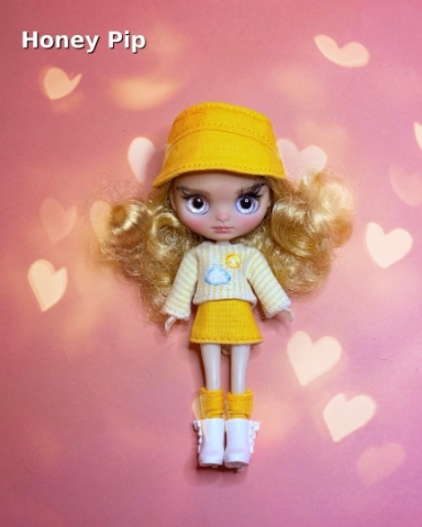 Picture of Tiny Traveller "Honey Pip" - Custom Authentic Petite Blythe Doll (Takara) by SplatterGirl 