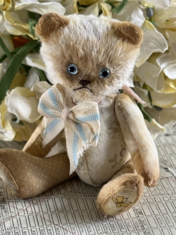 Picture of Biscuit - ooak mini art toy by Olesya of Amici & Orsetti