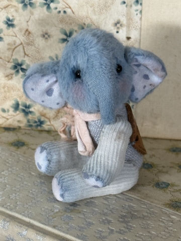 Picture of Patty - ooak mini art toy by Olesya of Amici & Orsetti